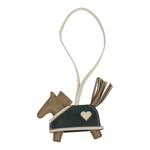 Hermes Rodeo Robeo Coeur Charm PM Beige Marfa, Craie, Vert Mangrove Milo Lambskin