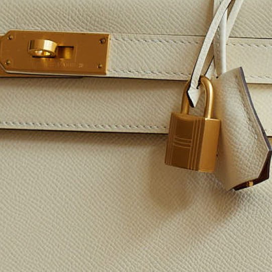 <h6>Sale vs. Consignment</h6>